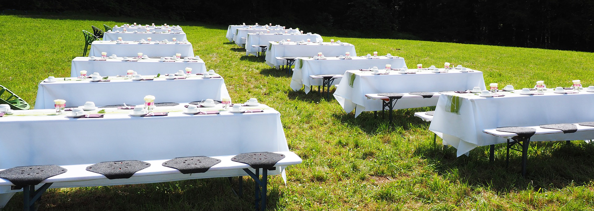 Stylish: tablecloths for marquee sets